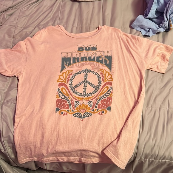 two graphic tees size for both : xs (very oversized) - Picture 2 of 2